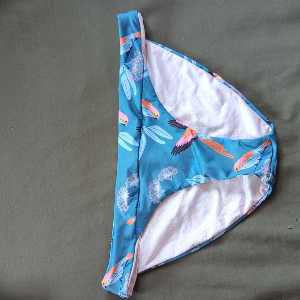 2/$25 Patagonia bikini swim bottom size large